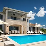 Beautiful Marika With Pool In Vizinada Lasci
