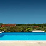 Beautiful Marika With Pool In Vizinada * Lasci