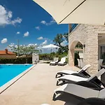 Beautiful Marika With Pool In Vizinada Βίλα *