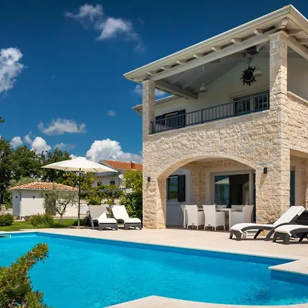 Villa Beautiful Marika With Pool In Vizinada Lasci