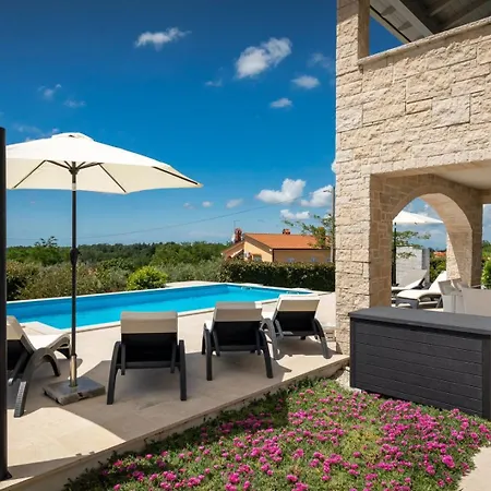 Villa Beautiful Marika With Pool In Vizinada *