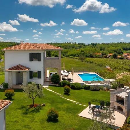 Beautiful Marika With Pool In Vizinada Villa