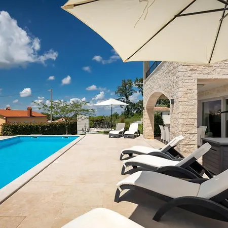 Beautiful Marika With Pool In Vizinada Villa