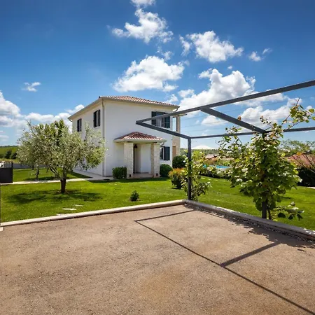 Villa Beautiful Marika With Pool In Vizinada