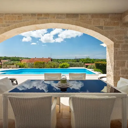 Beautiful Marika With Pool In Vizinada Villa *