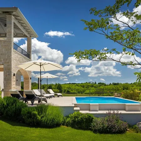 Beautiful Marika With Pool In Vizinada Villa