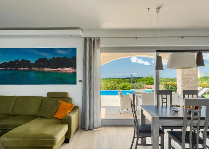 Beautiful Marika With Pool In Vizinada Villa *