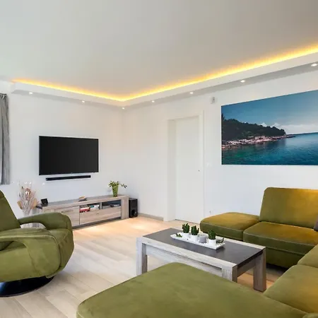 Beautiful Marika With Pool In Vizinada 别墅 *