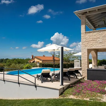 Beautiful Marika With Pool In Vizinada *