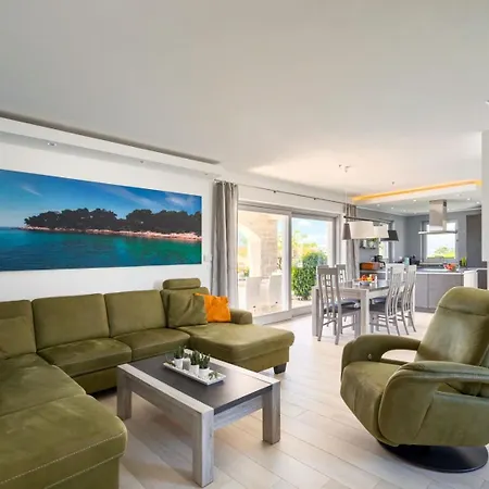 Beautiful Marika With Pool In Vizinada 别墅