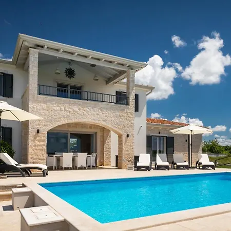 Beautiful Marika With Pool In Vizinada Lasci