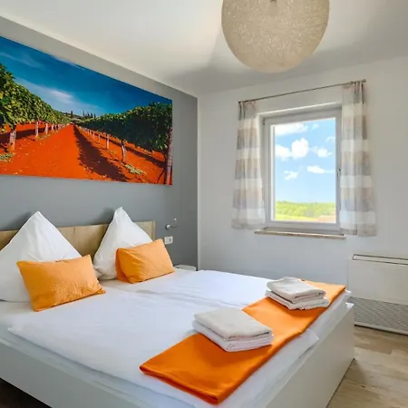 Villa Beautiful Marika With Pool In Vizinada Lasci